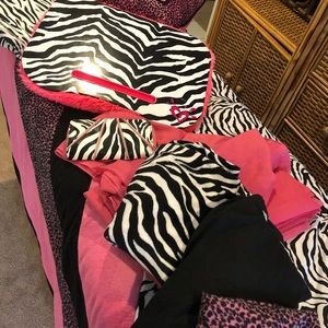 10 pc Twin Bedroom Ensemble Pink Zebra Print